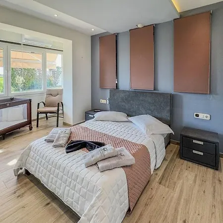 Gf Luxury With Indoor Pool -afytos